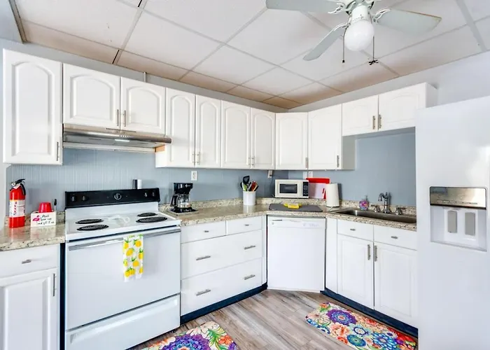 Whole Triplex W Decks, Views And Space Holiday home