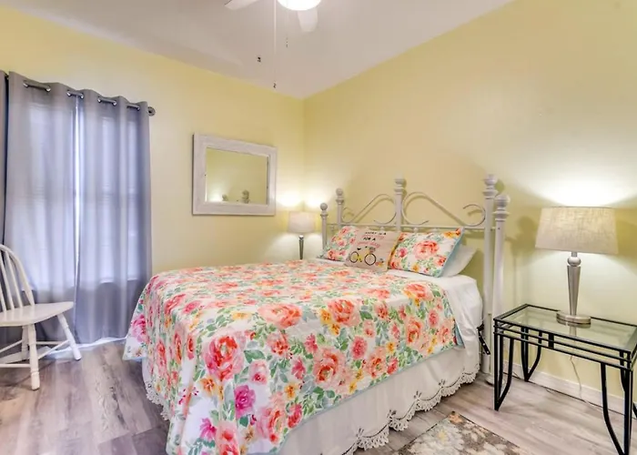 Whole Triplex W Decks, Views And Space Holiday home *
