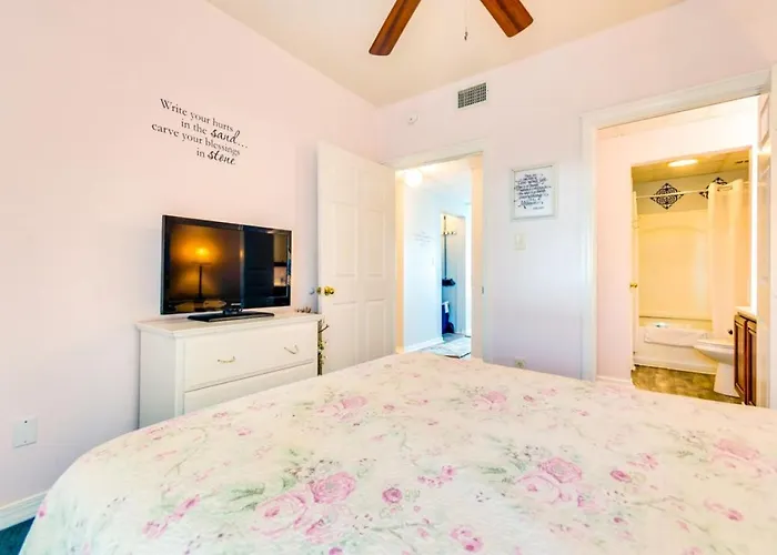 Whole Triplex W Decks, Views And Space Holiday home