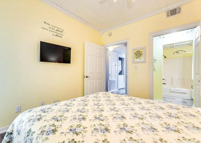 Holiday home Whole Triplex W Decks, Views And Space