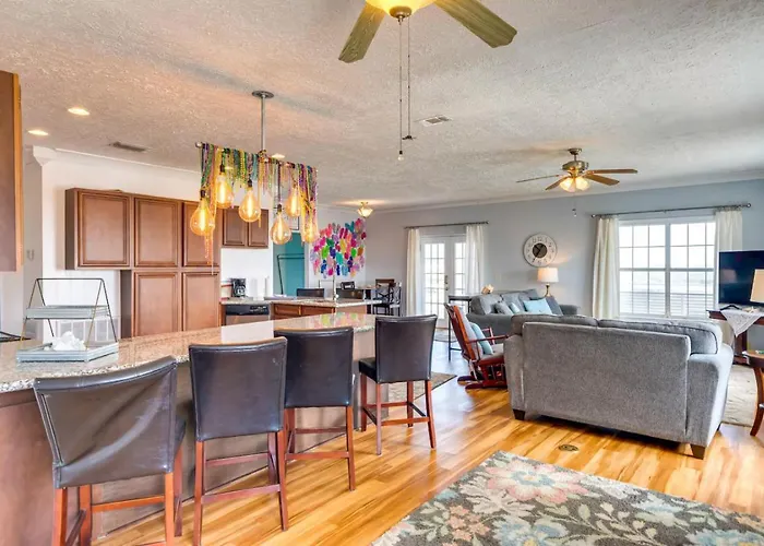 Whole Triplex W Decks, Views And Space Holiday home