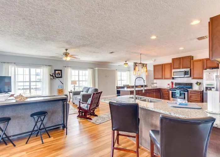 Whole Triplex W Decks, Views And Space Holiday home