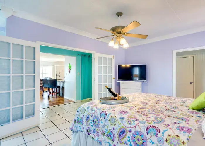 Holiday home Whole Triplex W Decks, Views And Space