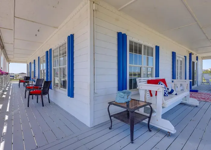 Whole Triplex W Decks, Views And Space Pensacola